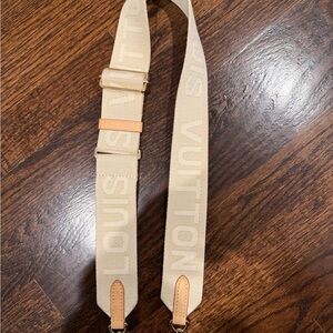 Louis Vuitton Beige Bag strap